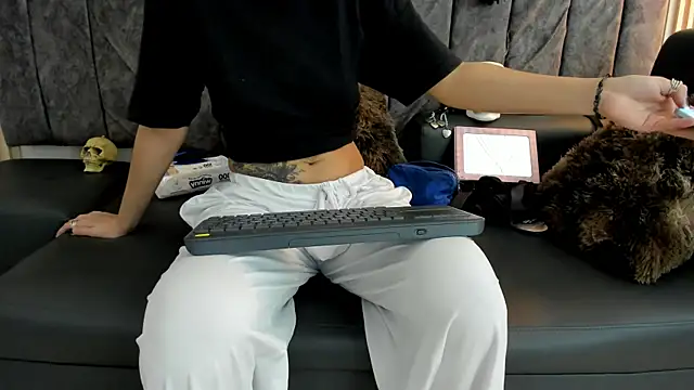 Rowan Mills online show from September 17, 9:35 pm