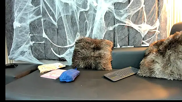 Rowan Mills online show from October 15, 9:06 pm