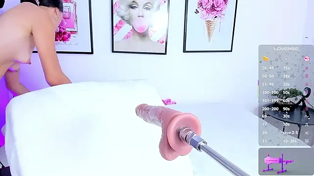 little ivonne online show from December 3, 8:44 pm