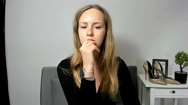 LyraHotty online show from October 23, 3:29 pm