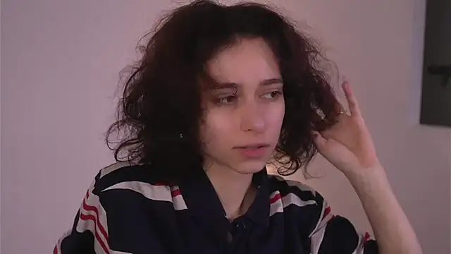 MimiLicks online show from December 4, 9:00 am