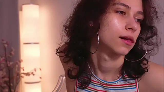 MimiLicks online show from December 3, 8:49 am