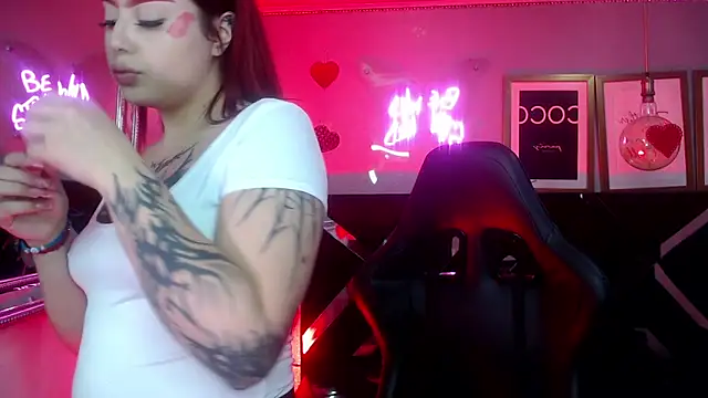 Red Bunny v online show from May 28, 1:09 pm