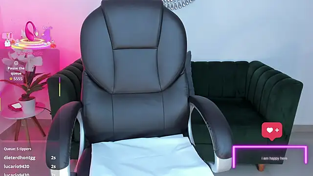 issi loren online show from February 4, 8:45 pm