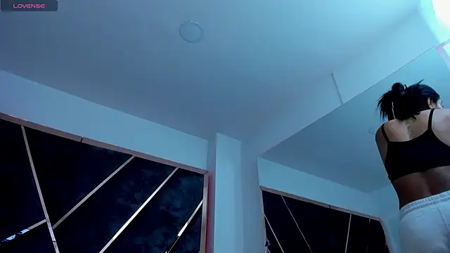 SusanaHenao online show from September 18, 6:50 pm