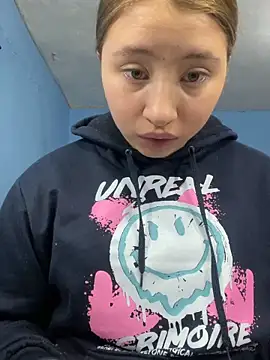 mia skys online show from February 10, 10:29 am