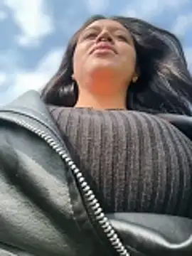 -Mia1 online show from March 25, 1:58 pm