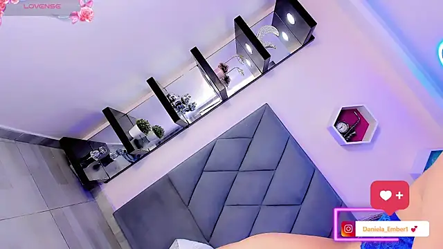 Amira Ember online show from May 31, 6:09 pm