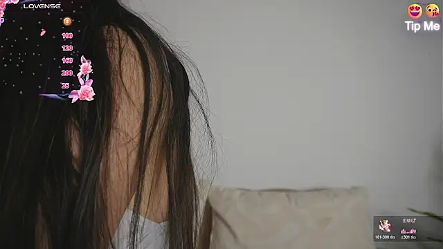 Roxybeautyy online show from April 13, 9:21 am