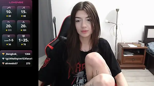 shadowraze228 online show from April 3, 12:30 am