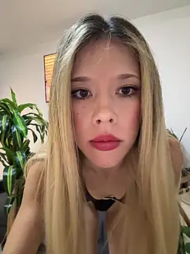 LunarAngel  online show from April 6, 7:09 am