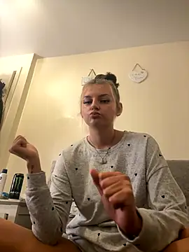 Snapshot of Summer21k chatting on October 16, 6:10 pm Summer21k online show from October 16, 6:10 pm