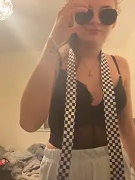 Snapshot of Summer21k chatting on October 31, 12:12 am Summer21k online show from October 31, 12:12 am