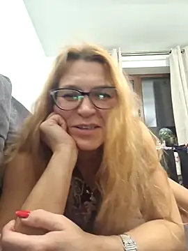 KamaFeels online show from December 21, 3:38 pm