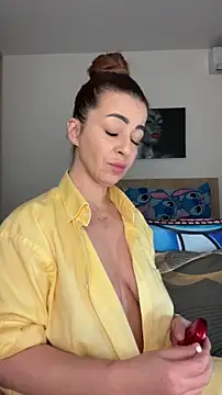 Roxanne Skye online show from November 4, 5:18 pm