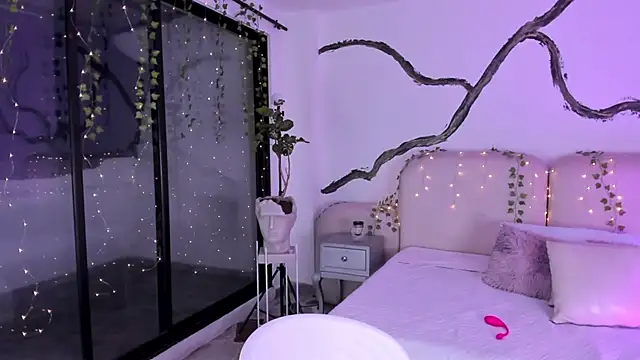 SarahCastro1  online show from November 6, 7:14 am