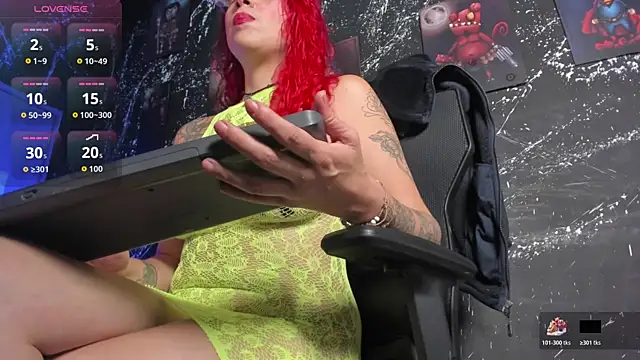 RoxanneStorm  online show from April 9, 4:26 am