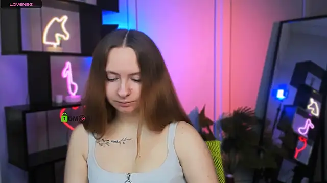 mila glow1 online show from December 3, 12:29 pm