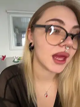 LunaMillie online show from September 27, 12:23 pm