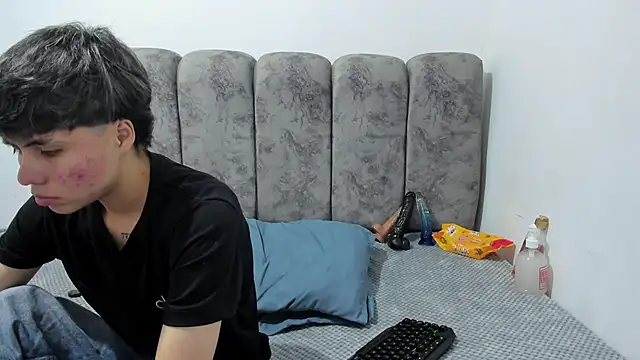 Bruno Cruzz online show from April 19, 2:22 am