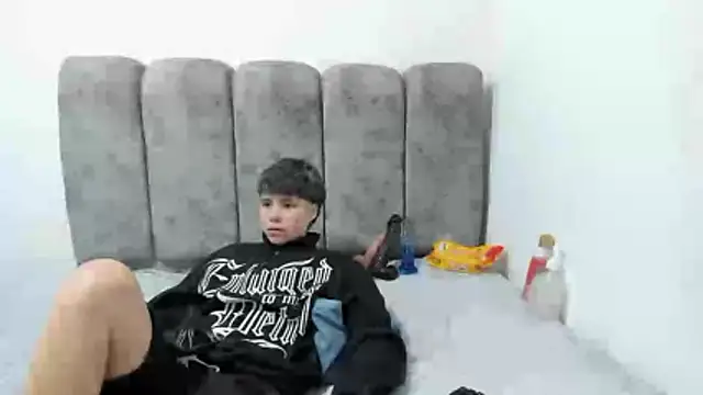 Bruno Cruzz online show from April 18, 2:25 am