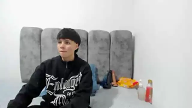 Bruno Cruzz online show from April 17, 2:24 am