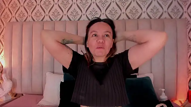 Sky Junne online show from April 1, 6:05 pm