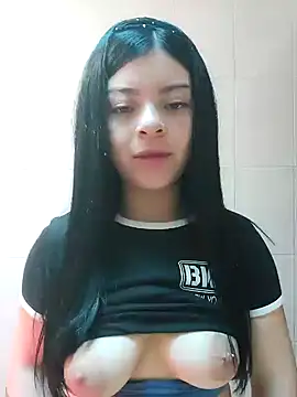 LunaJacobs online show from April 7, 8:00 pm