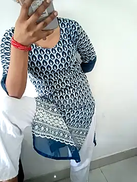 Snapshot of Student_girl2 chatting on September 20, 8:45 am Student girl2 online show from September 20, 8:45 am