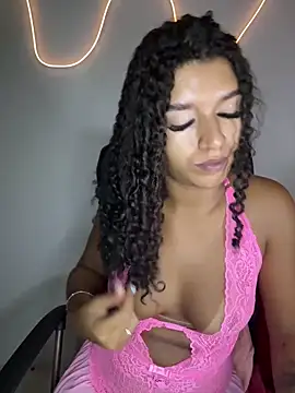 larajuli online show from April 9, 1:52 am