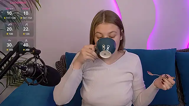 MelanieHenders online show from September 15, 5:49 am