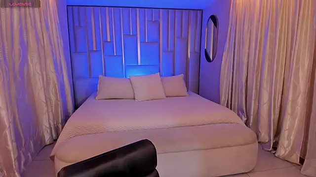 LucyWeiss  online show from November 6, 8:26 pm