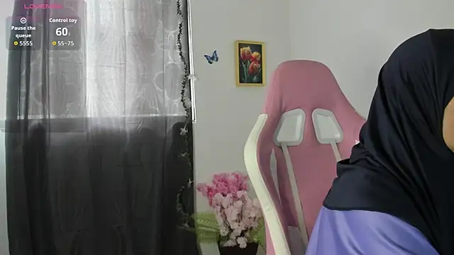 Snapshot of dalila_kemur chatting on October 20, 2:09 pm dalila kemur online show from October 20, 2:09 pm