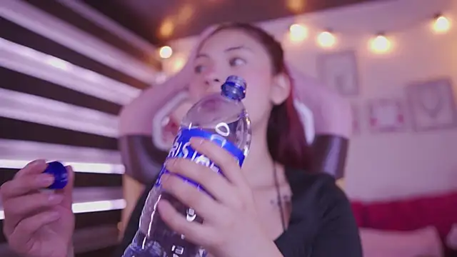 Rebecah 1 online show from December 16, 1:06 pm