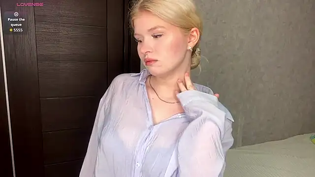 ShontaWasilko online show from April 7, 7:27 pm