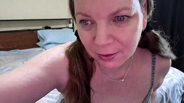 aussiepeaches online show from March 26, 2:25 am