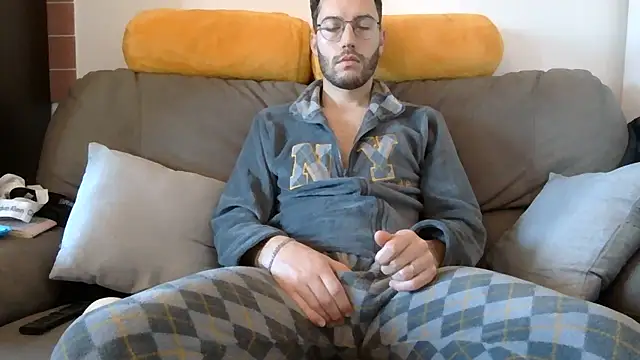 Amicisegreti online show from February 2, 7:29 am