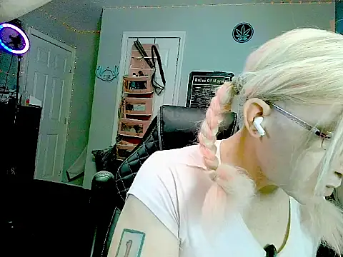 mistismoker online show from April 18, 3:09 am