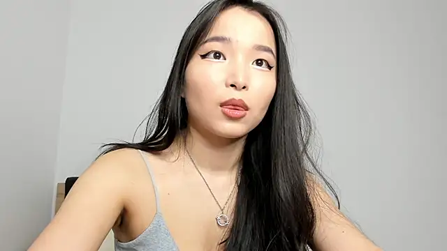 Soyun Mia online show from April 3, 2:15 pm