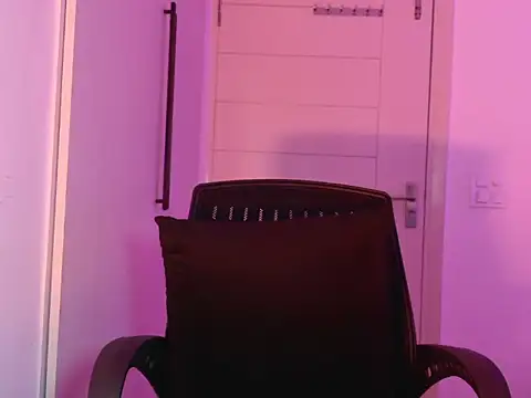 MisshQa online show from November 8, 4:12 pm