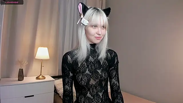 ErinBissonnette online show from April 5, 8:19 pm