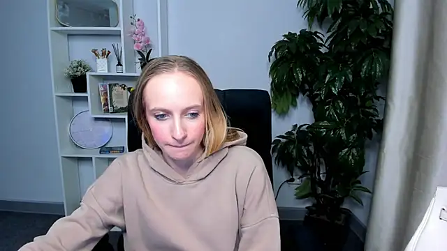 HelenLindsey online show from October 26, 4:24 pm