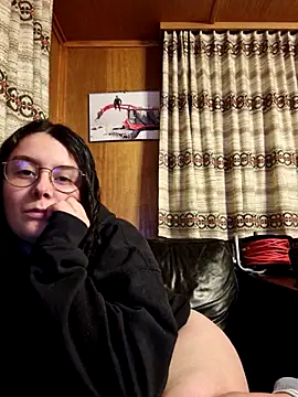 YoungLiisaxx online show from February 4, 6:22 pm