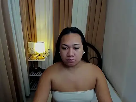 TsUncutKaren online show from November 3, 5:28 pm