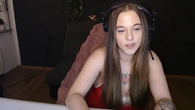 Luna Lynn online show from November 29, 10:25 pm