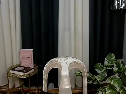 Snapshot of Kiethmadison_Miller chatting on September 14, 8:45 am Kiethmadison Miller online show from September 14, 8:45 am