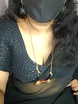 luci-queen online show from May 23, 7:28 am