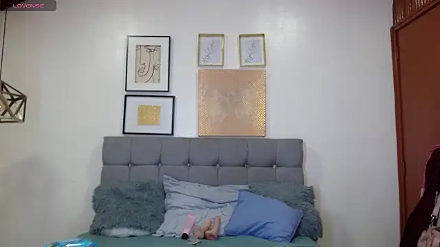  naomi s online show from April 18, 1:46 pm