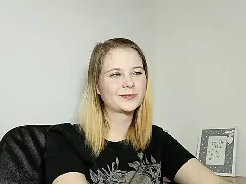 LydiaYoung online show from September 30, 6:24 pm