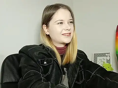 LydiaYoung online show from October 30, 7:15 pm